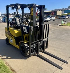 Used equipment: YALE GLP050LX