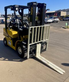 Used equipment: YALE GLP25VX