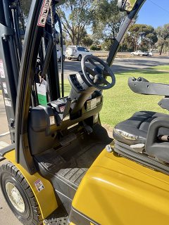 Used equipment: YALE GLP25VX