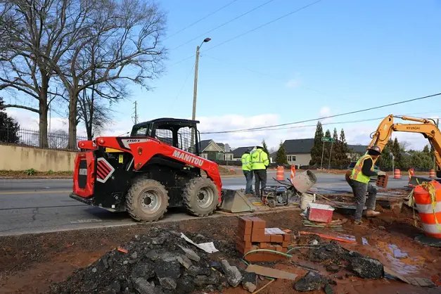 Manitou 2300V Compact Loader