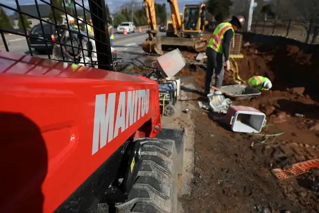 Manitou 2300V Compact Loader